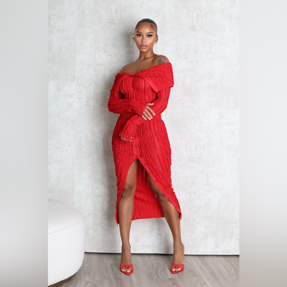 Temptress Off-Shoulder Maxi